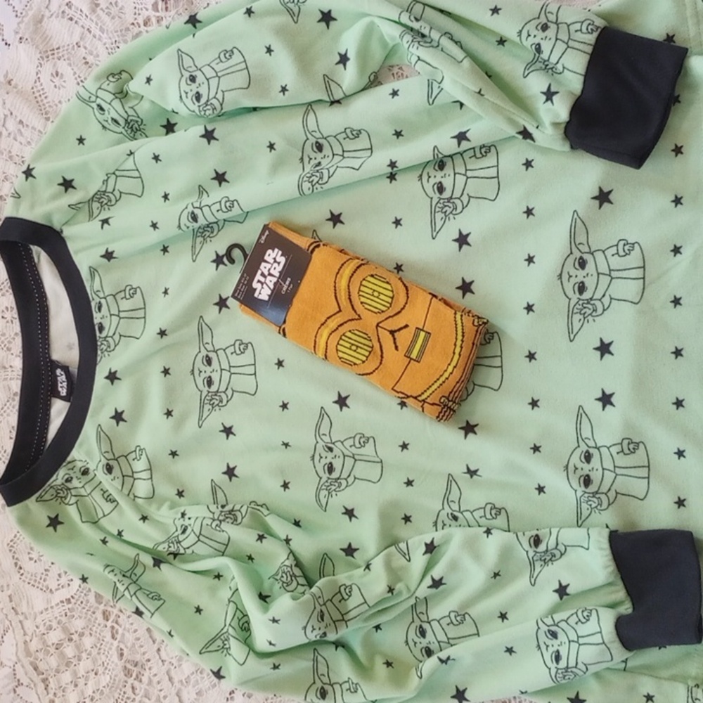 Star Wars- LucasFilm Ltd- Baby Yoda Long Sleeve Shirt With Star Wars Socks